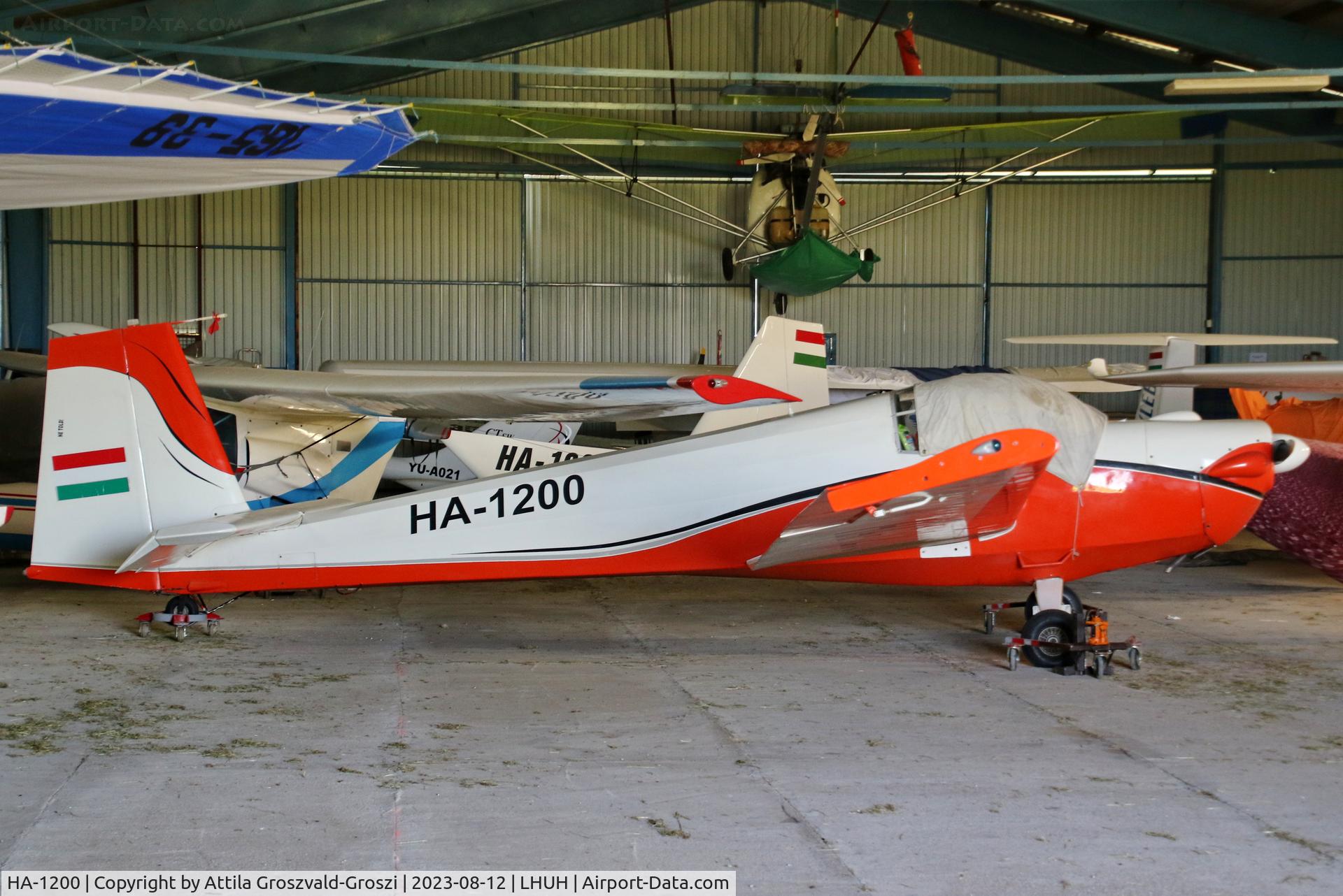 HA-1200, 1975 Scheibe SF-25C Falke C/N 44119, LHUH - Úrhida Airport, Hungary