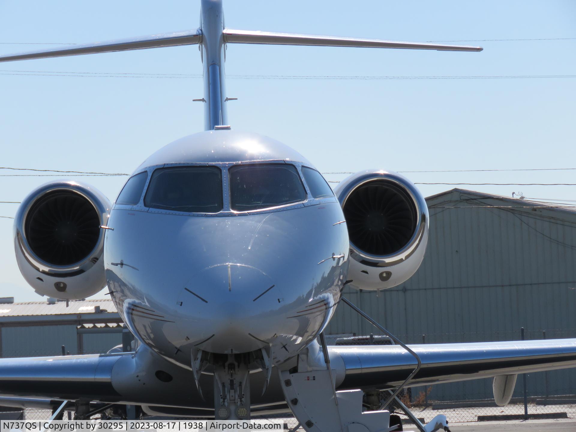 N737QS, 2017 Bombardier Challenger 350 C/N 20682, Waiting for passengers