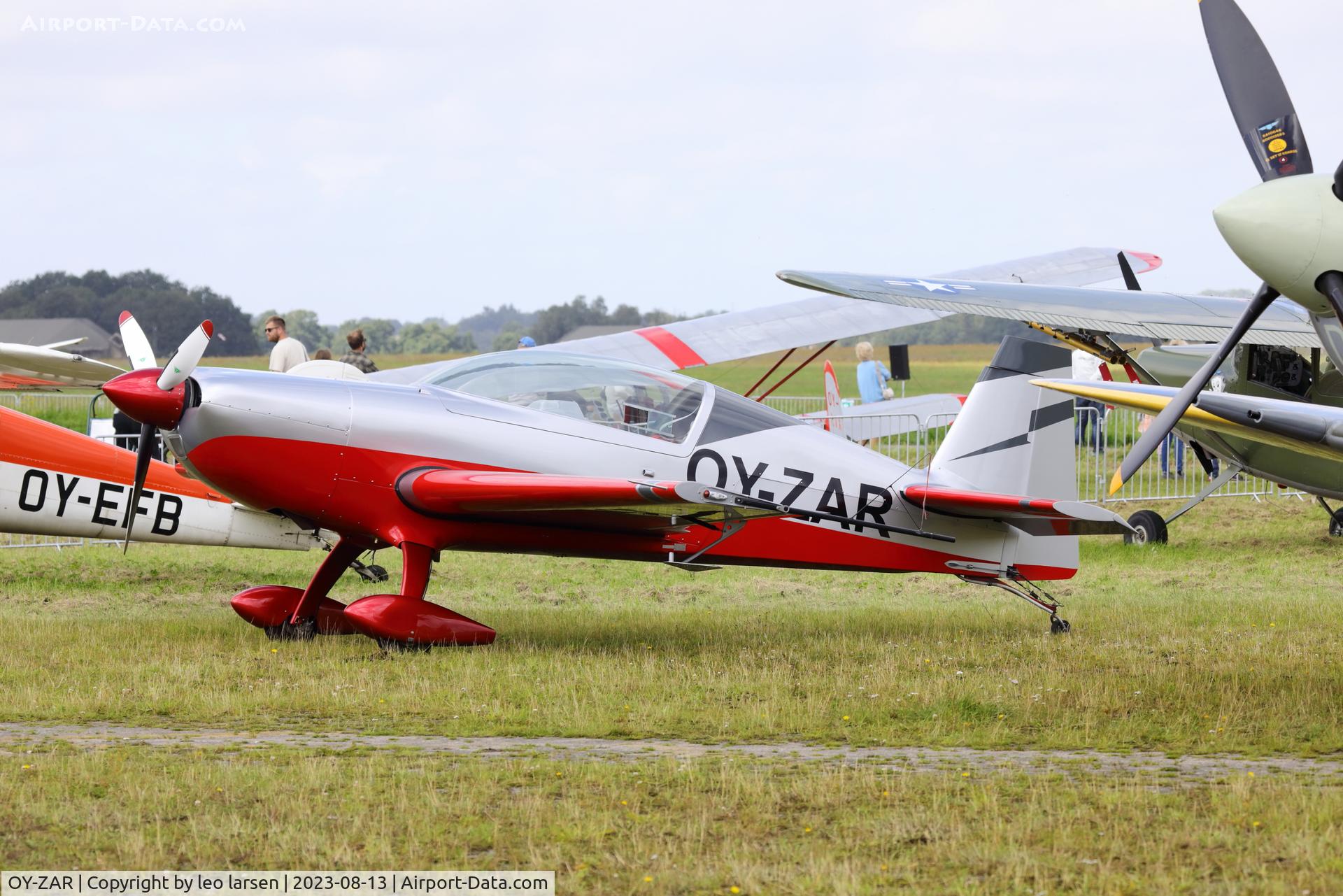 OY-ZAR, 1998 Extra EA-300/200 C/N 022, Værløse 13.8.2023