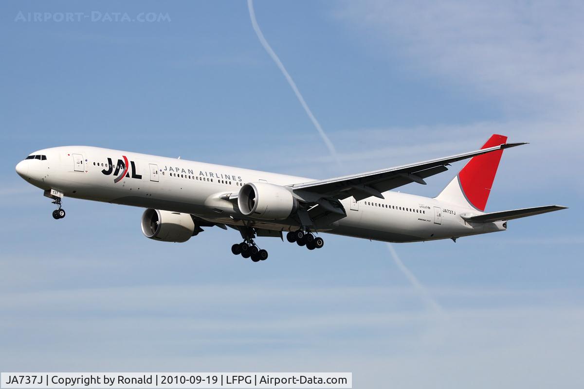 JA737J, 2007 Boeing 777-346/ER C/N 36126, at cdg
