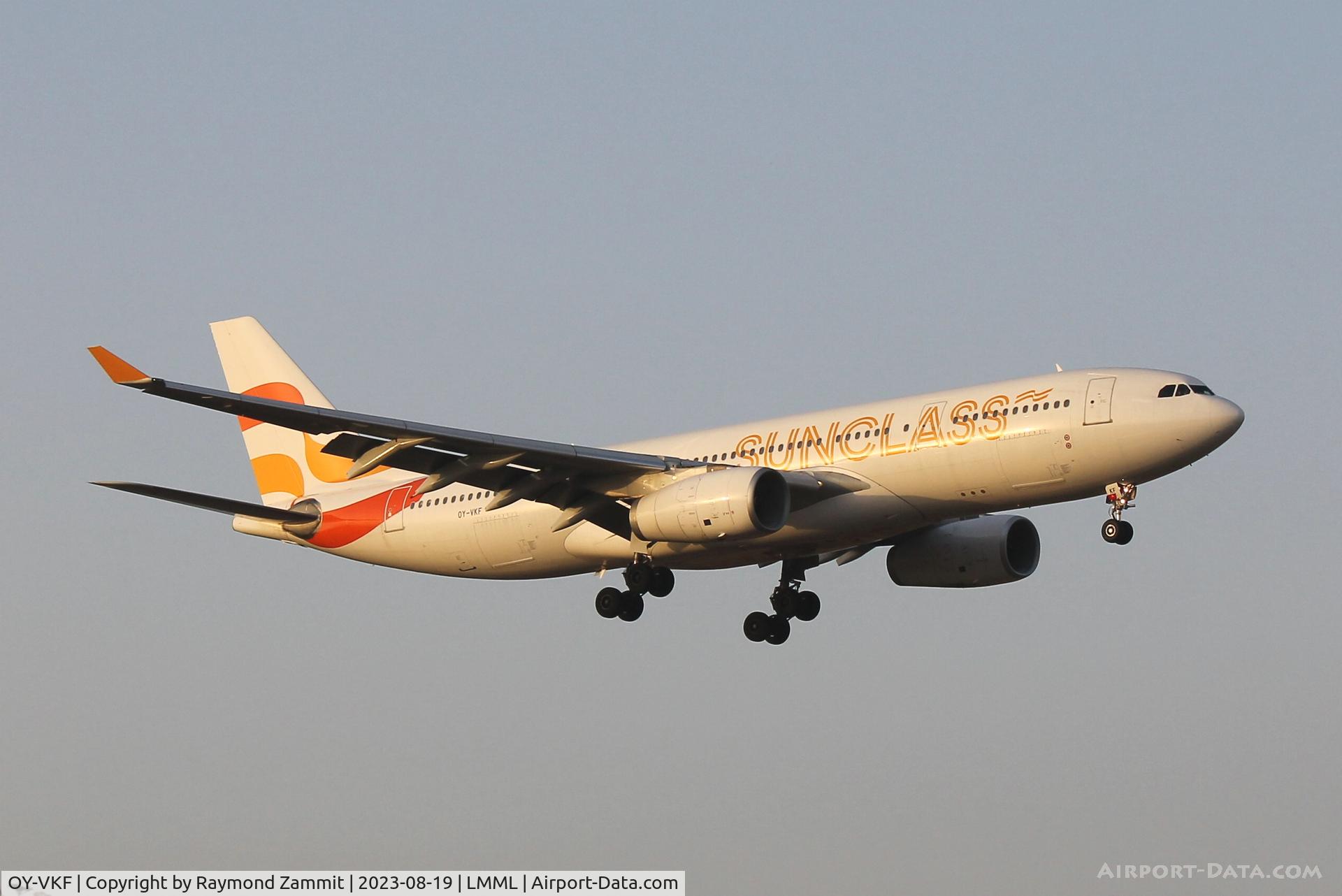OY-VKF, 1999 Airbus A330-243 C/N 309, A330 OY-VKF Sunclass Airlines