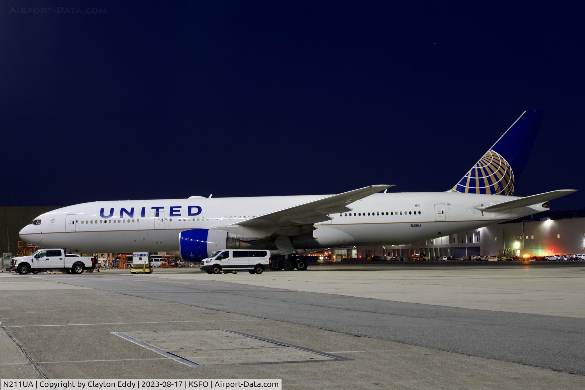 N211UA, 2000 Boeing 777-222 C/N 30217, SFO 2023.