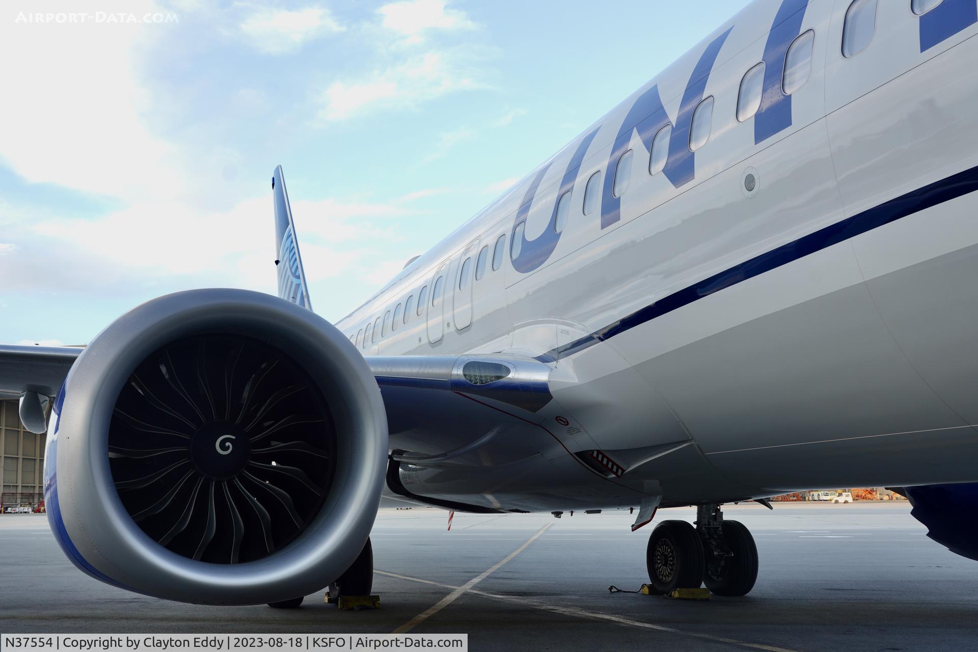 N37554, 2023 Boeing 737-9 MAX C/N 67578, CFMI LEAP-1B engine. SFO. 2023.