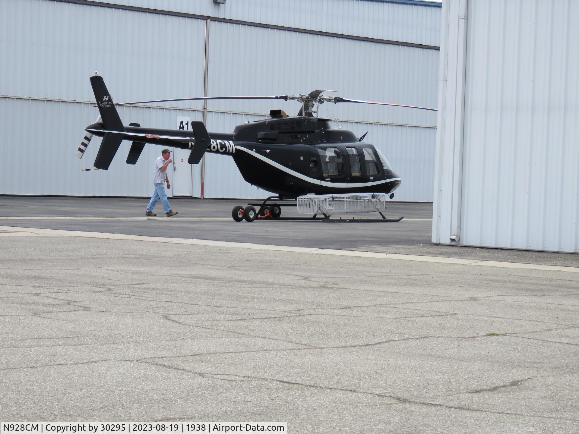 N928CM, 1999 Bell 407 C/N 53384, Taking wheels off