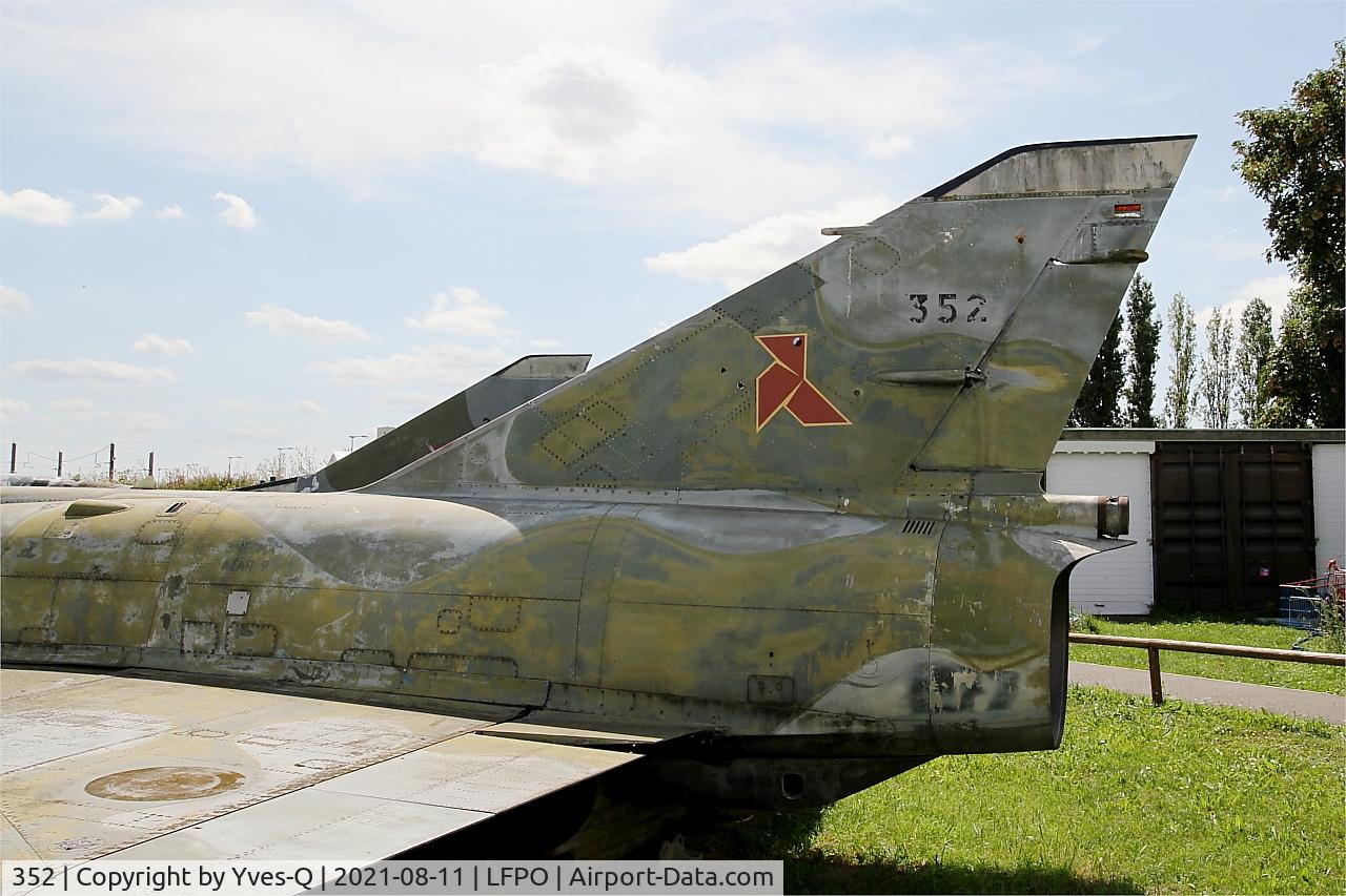 352, Dassault Mirage IIIRD C/N 352, Dassault Mirage IIIRD, Awaiting restoration, Delta Athis Museum, Paray near Paris-Orly Airport