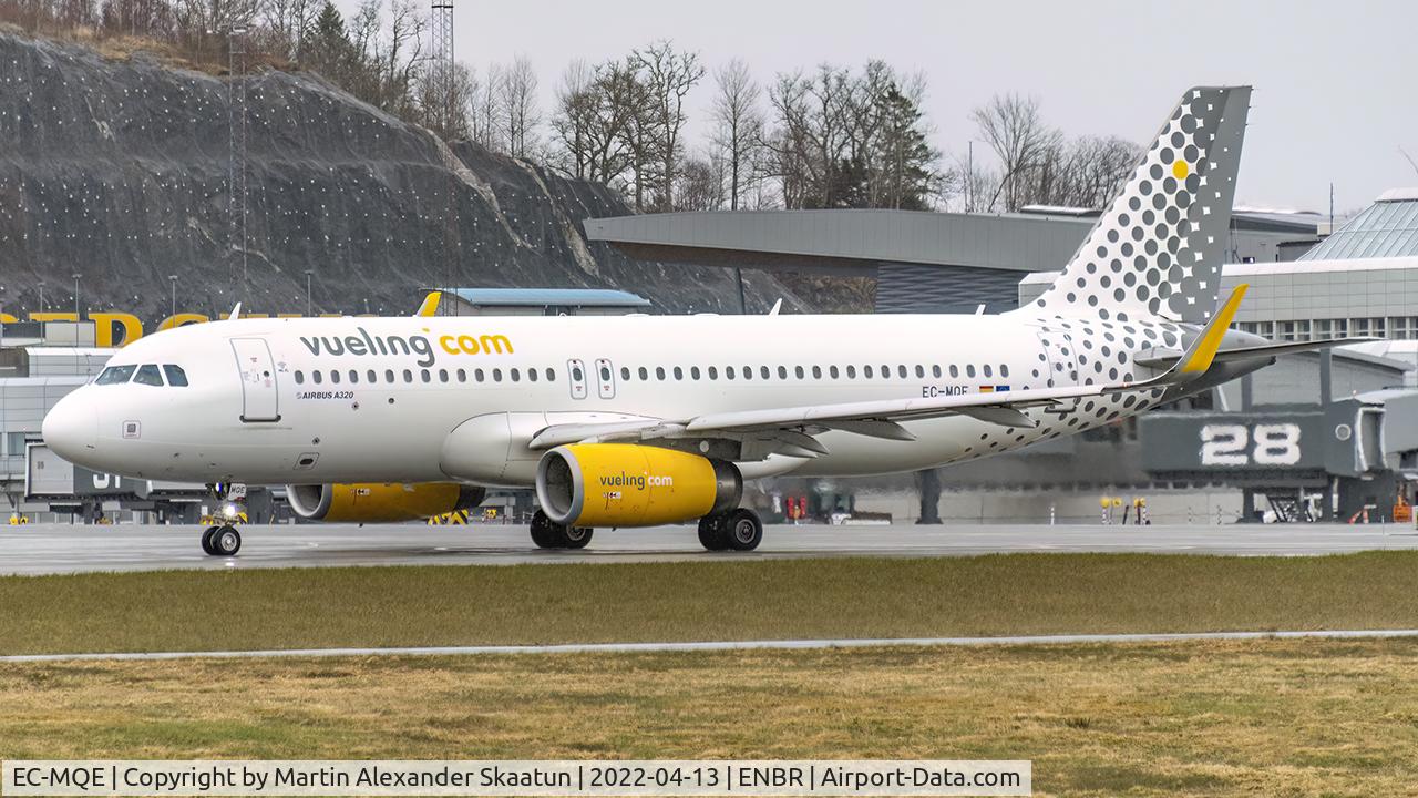 EC-MQE, 2017 Airbus A320-232 C/N 7585, Taxying.