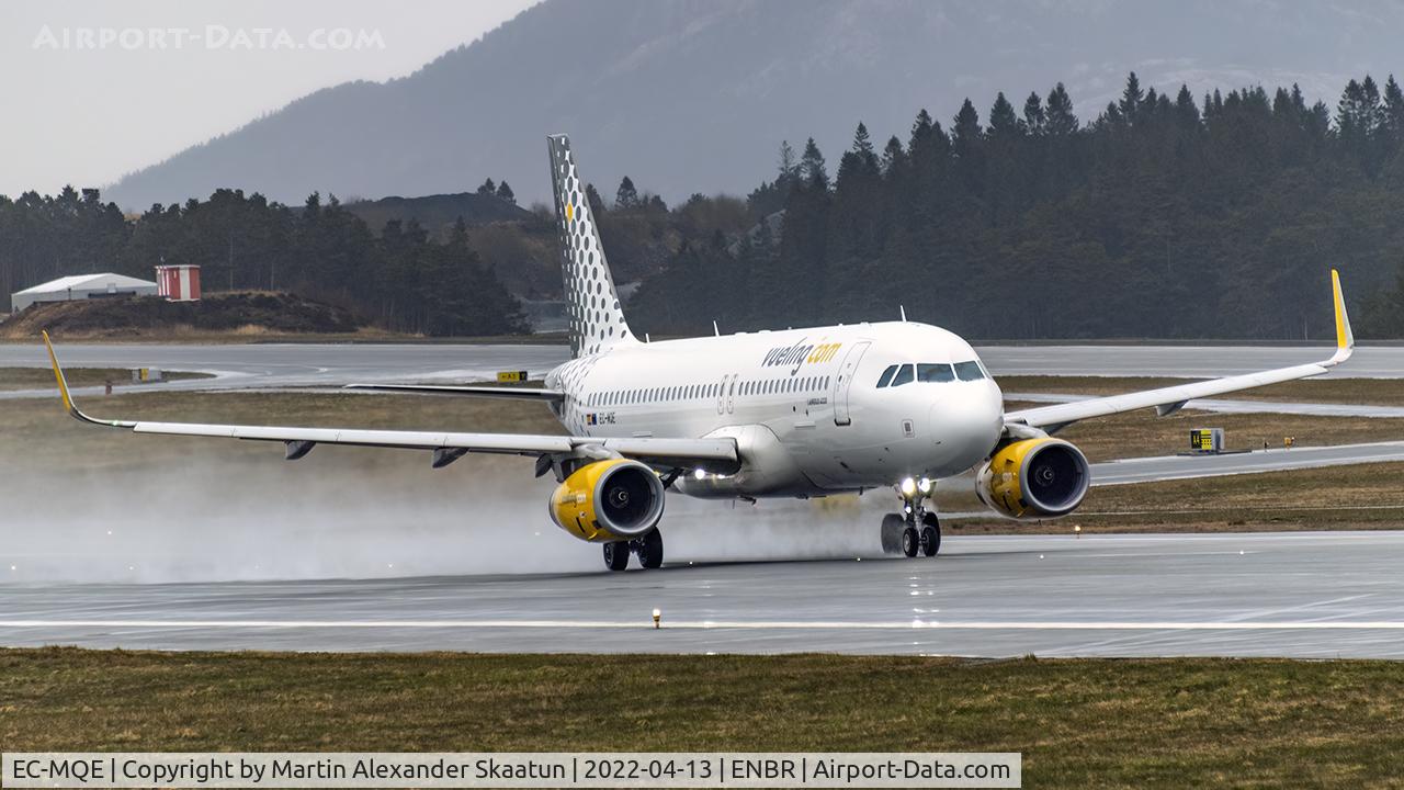 EC-MQE, 2017 Airbus A320-232 C/N 7585, Takeoff rwy. 17.
