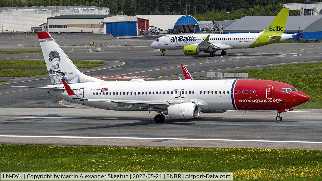LN-DYK, 2011 Boeing 737-8JP C/N 39046, Takeoff rwy. 17.