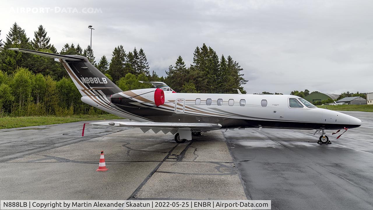 N888LB, 2022 Cessna 525C CitationJet CJ4 C/N 525C0290, Parked overnight.