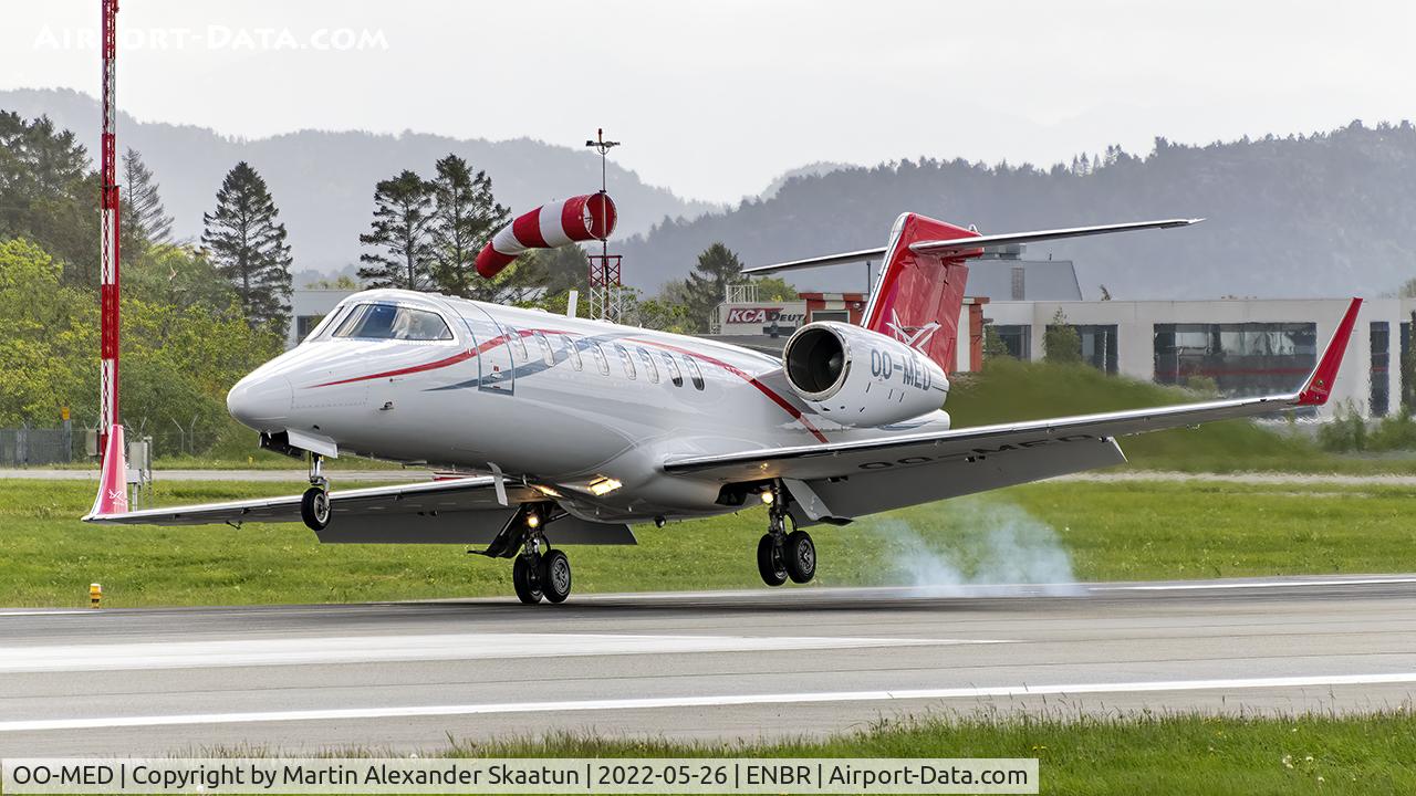 OO-MED, 2006 Learjet 45 C/N 45-311, Smoky landing!