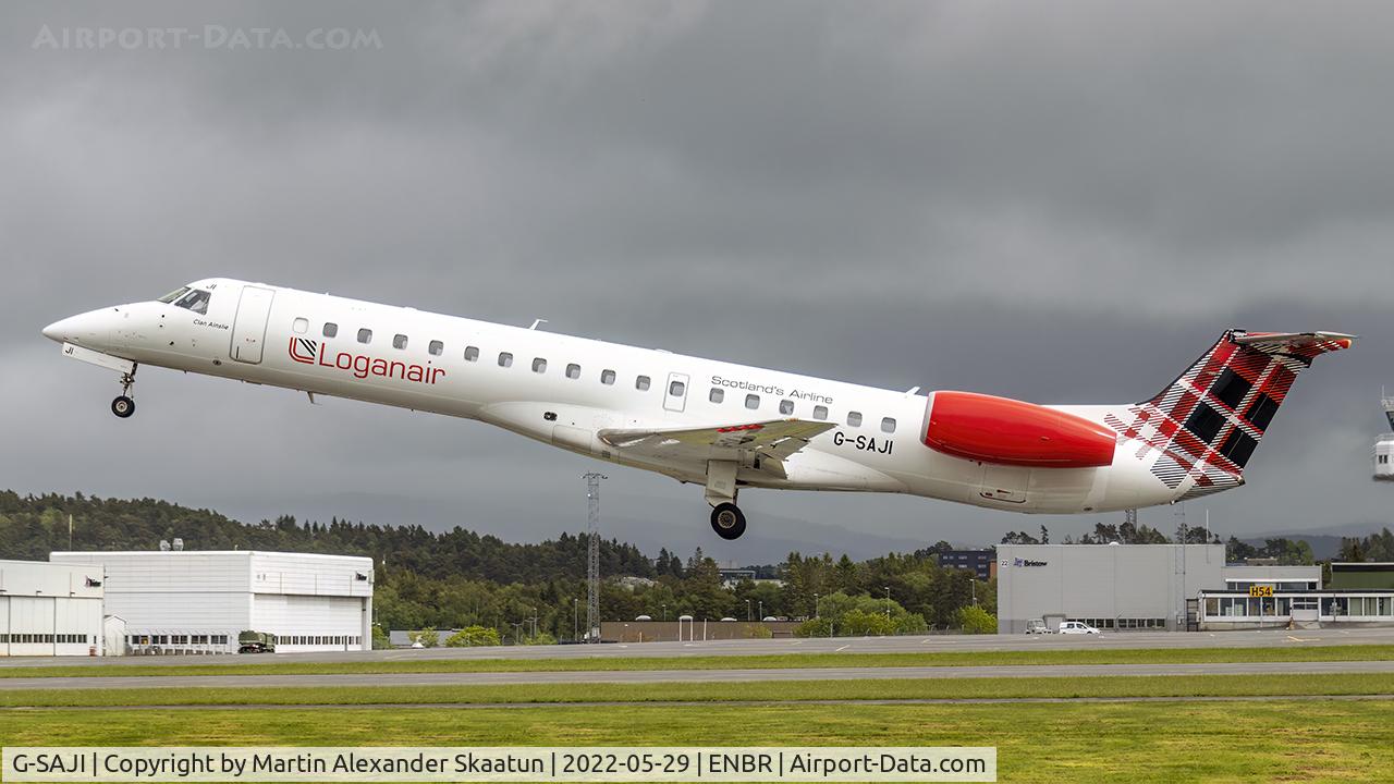 G-SAJI, 2000 Embraer EMB-145EP (ERJ-145EP) C/N 145201, Takeoff rwy. 35.
