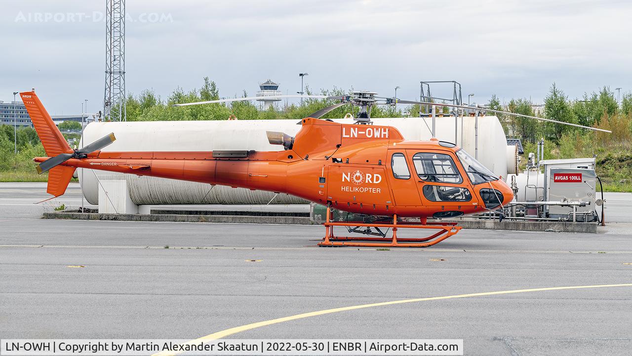 LN-OWH, 2016 Airbus Helicopters AS-350B-3 Ecureuil C/N 8271, Parked for the day.