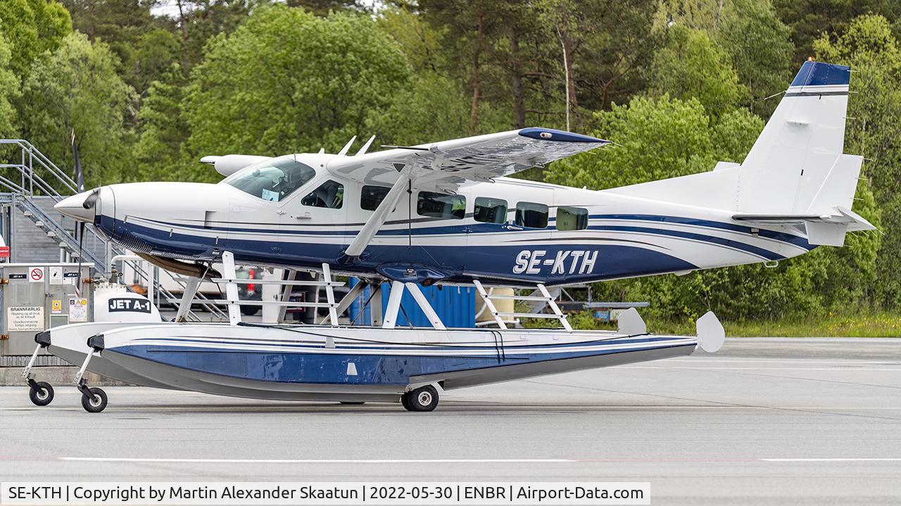 SE-KTH, 1995 Cessna 208 Caravan 1 C/N 2080245, Parked by the fueling area.