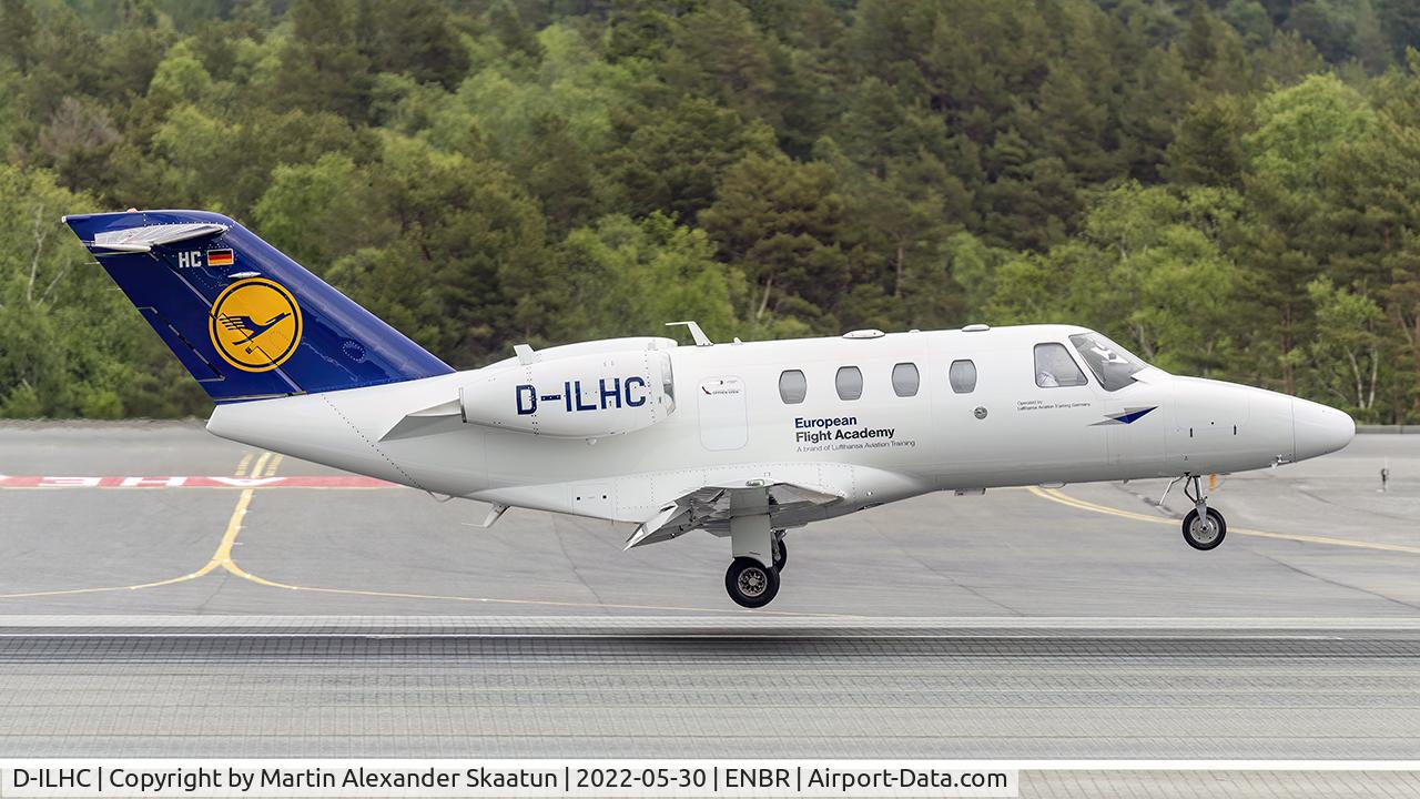 D-ILHC, Cessna 525 CitationJet CJ1+ C/N 525-0695, Landing rwy. 17.