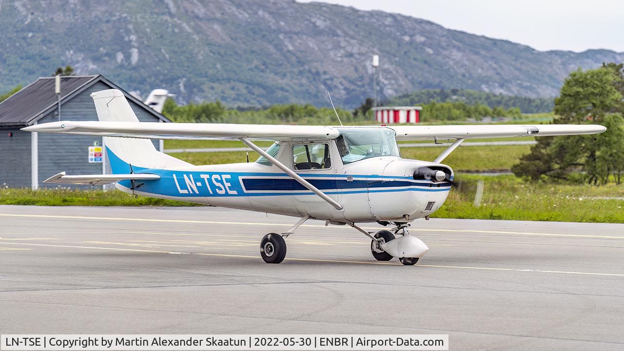LN-TSE, 1965 Cessna 150F C/N 150-62137, Taxying to parking.