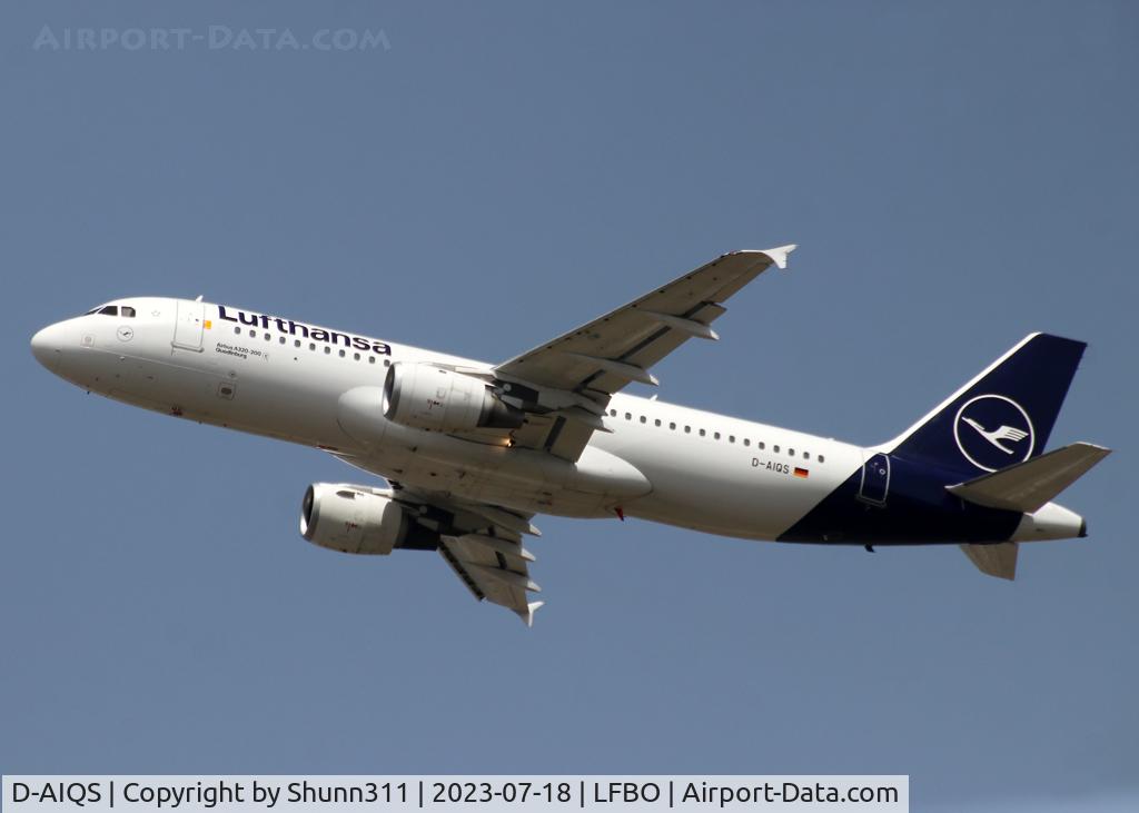 D-AIQS, 1993 Airbus A320-211 C/N 401, Taking off from rwy 32R... new c/s