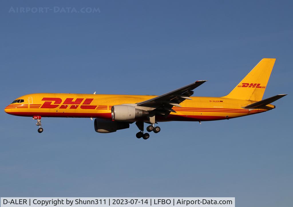 D-ALER, 1994 Boeing 757-2Q8/SF C/N 27351, Landing rwy 14R