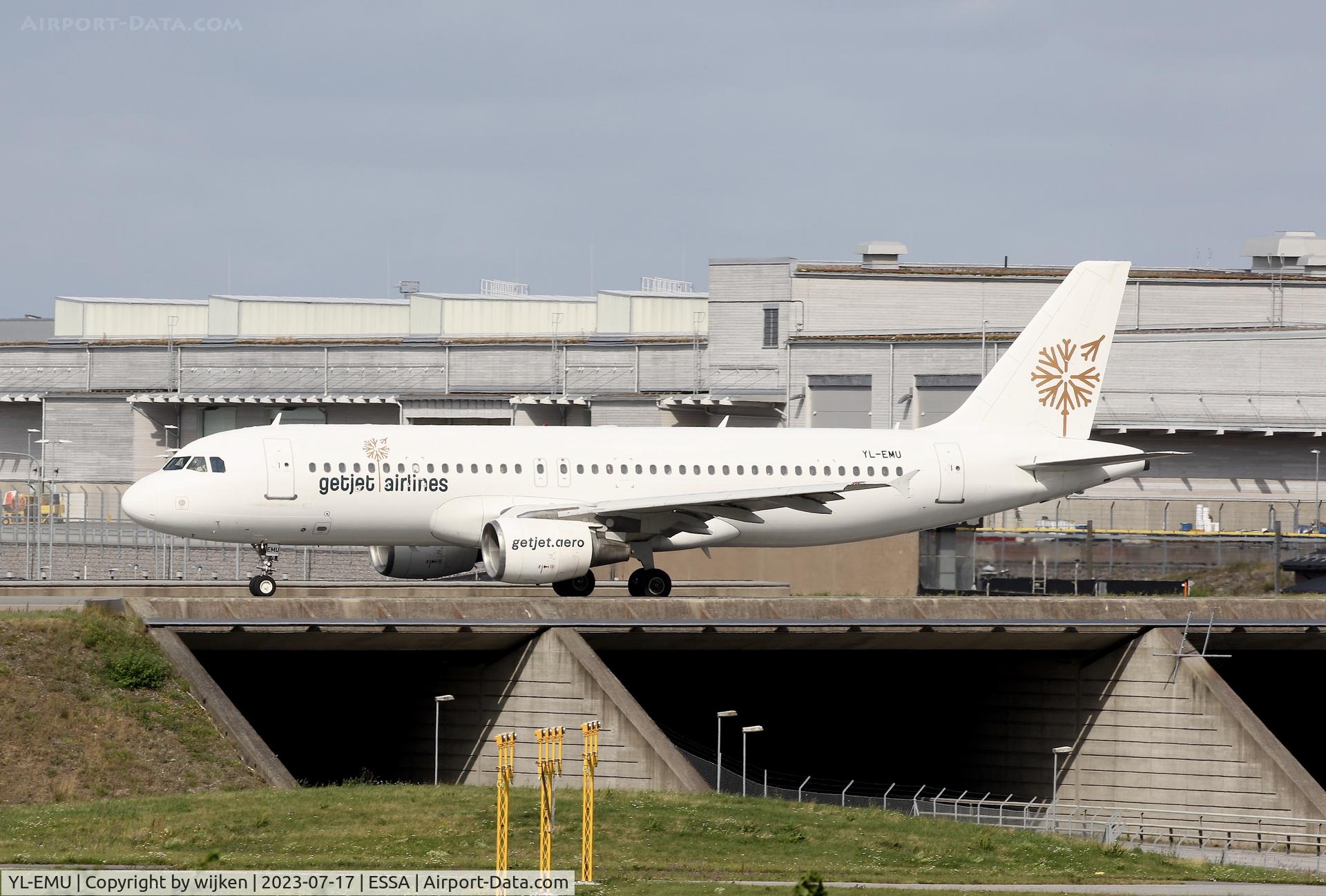 YL-EMU, 1999 Airbus A320-214 C/N 1087, TWY W
