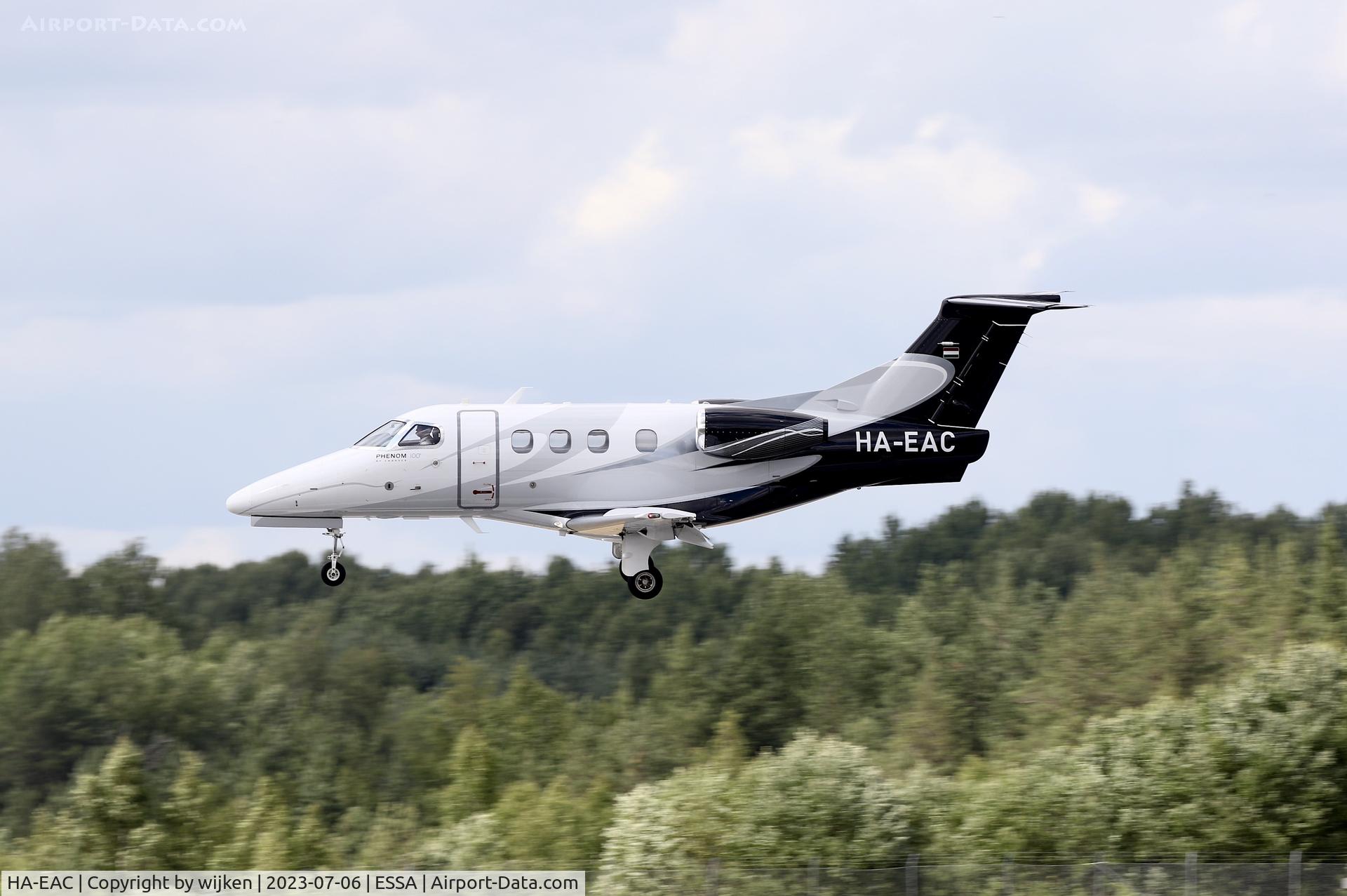 HA-EAC, 2012 Embraer EMB-500 Phenom 100 C/N 50000309, RWY 26