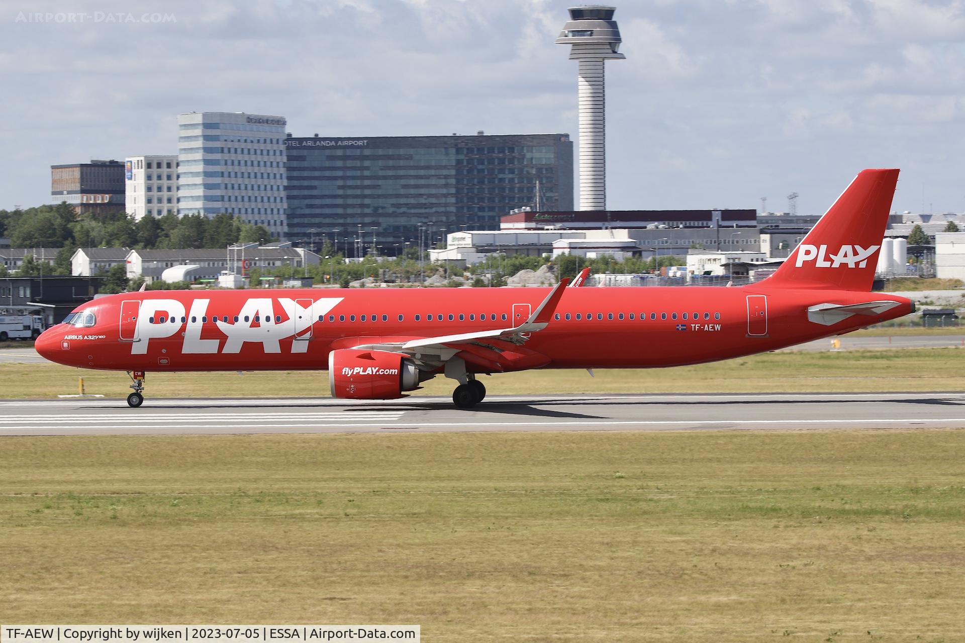 TF-AEW, 2018 Airbus A321-251N C/N 8008, RWY 19L