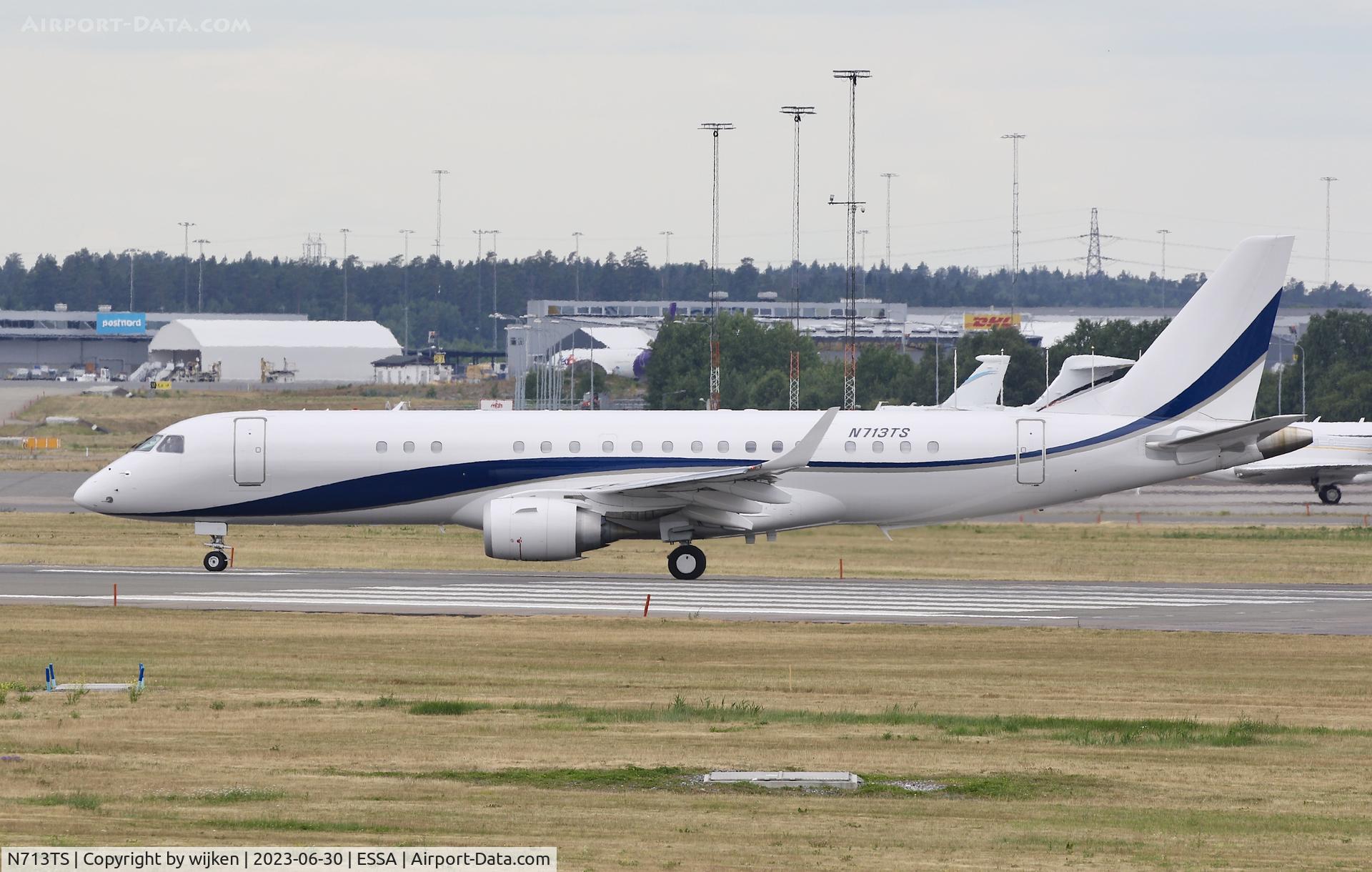 N713TS, 2013 Embraer ERJ-190-100ECJ Lineage 1000 C/N 19000632, RWY 19L
