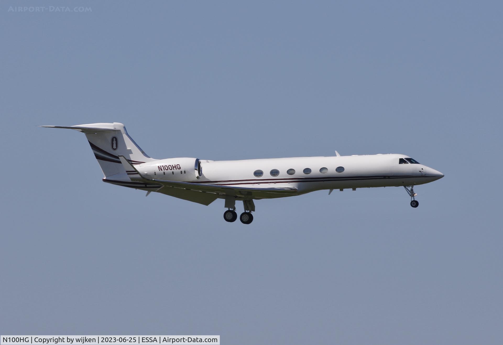 N100HG, 2000 Gulfstream Aerospace G-V C/N 625, RWY 01L