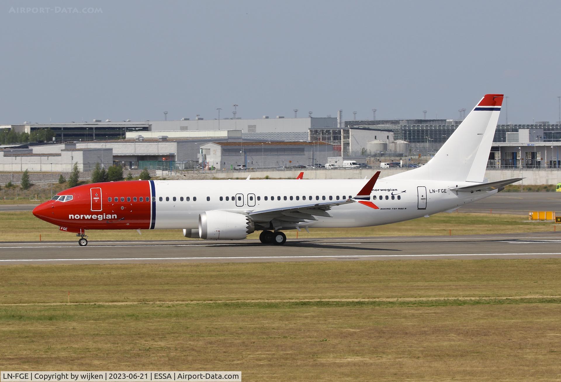 LN-FGE, 2021 Boeing 737-8 MAX C/N 63560, RWY 19L