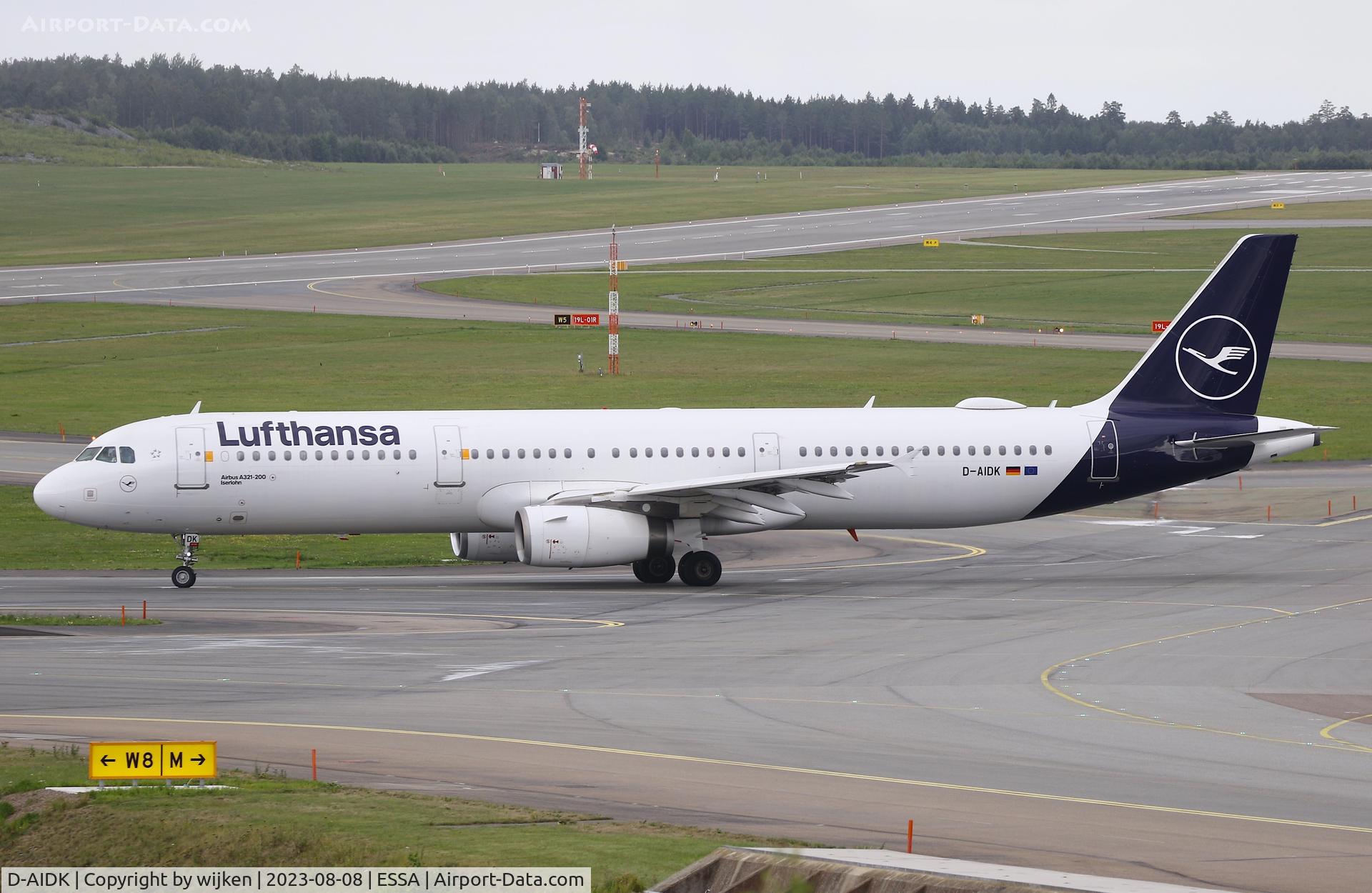 D-AIDK, 2011 Airbus A321-231 C/N 4819, TWY W