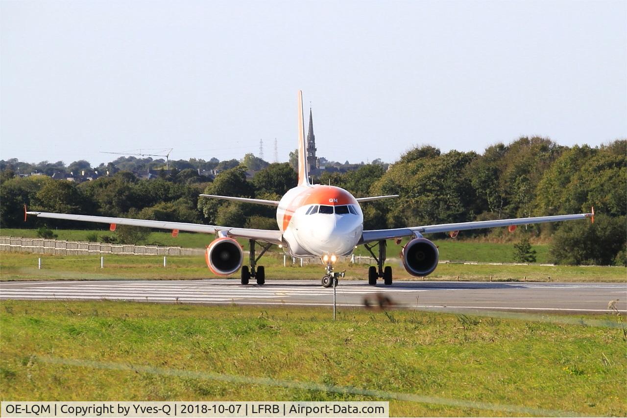 OE-LQM, 2009 Airbus A319-111 C/N 3824, Airbus A319-111, Lining up rwy 07R, Brest-Guipavas Airport (LFRB-BES)