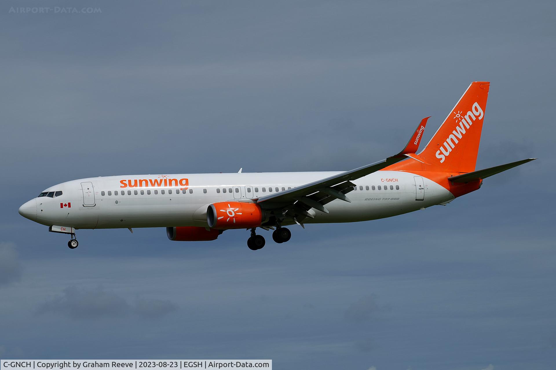 C-GNCH, 2014 Boeing 737-81D C/N 39438, Landing at Norwich.