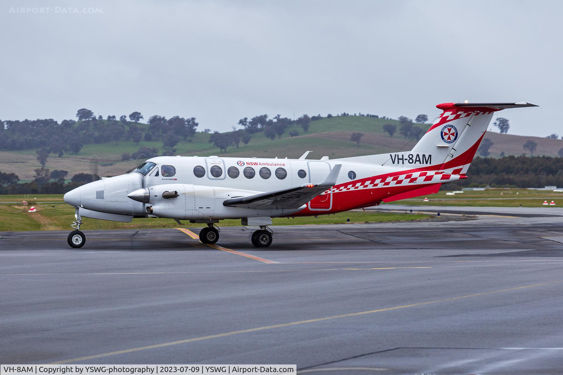 VH-8AM, Beech B300C King Air 350C King Air C/N FM-88, Pel-Air (VH-8AM) Beechcraft King Air B350C, in NSW Ambulance livery. Formerly registered at VH-AMD, which is now used on a Pilatus PC24.