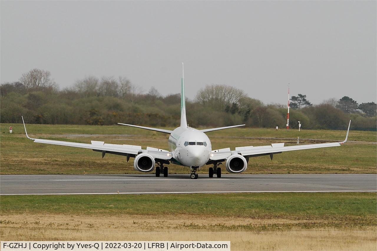 F-GZHJ, 2013 Boeing 737-86J C/N 37778, Boeing 737-86J, U-Turn after landing, Brest-Bretagne Airport (LFRB-BES)