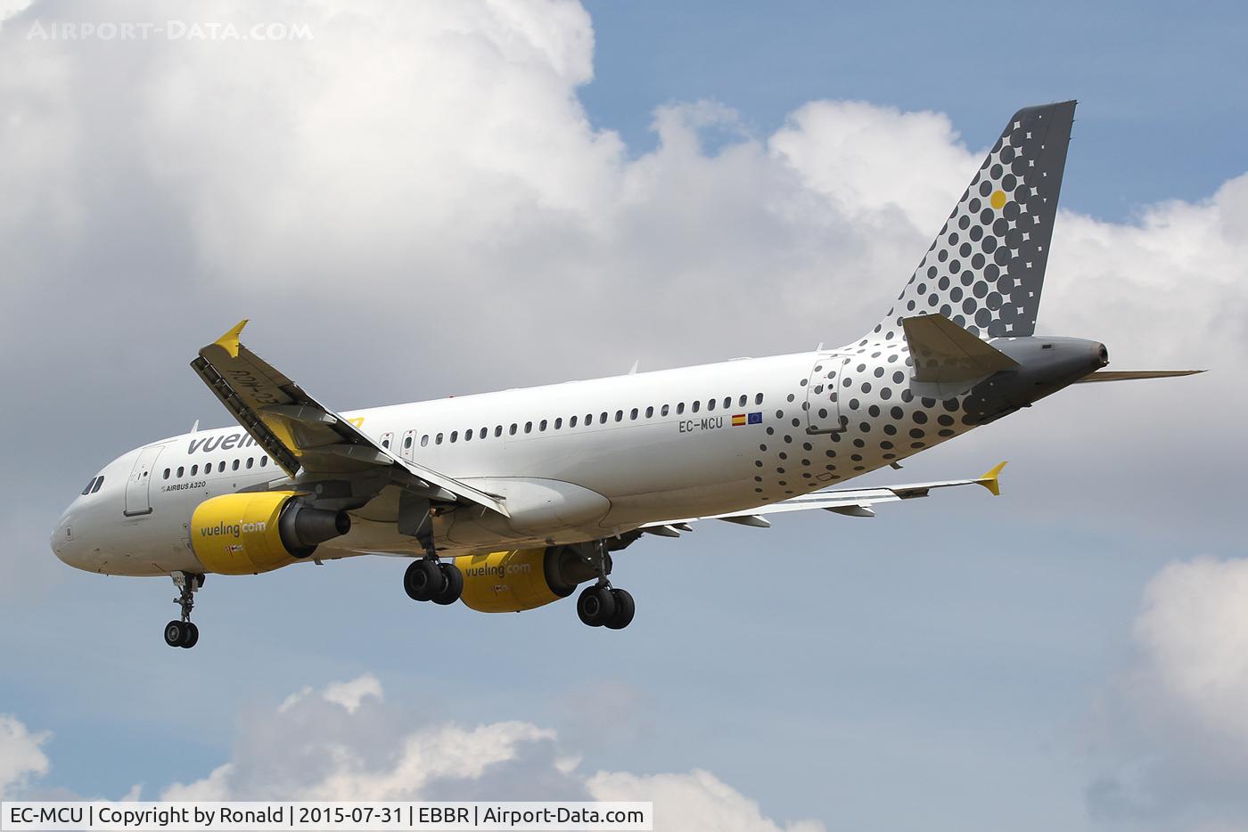 EC-MCU, 2009 Airbus A320-214 C/N 3907, at bru