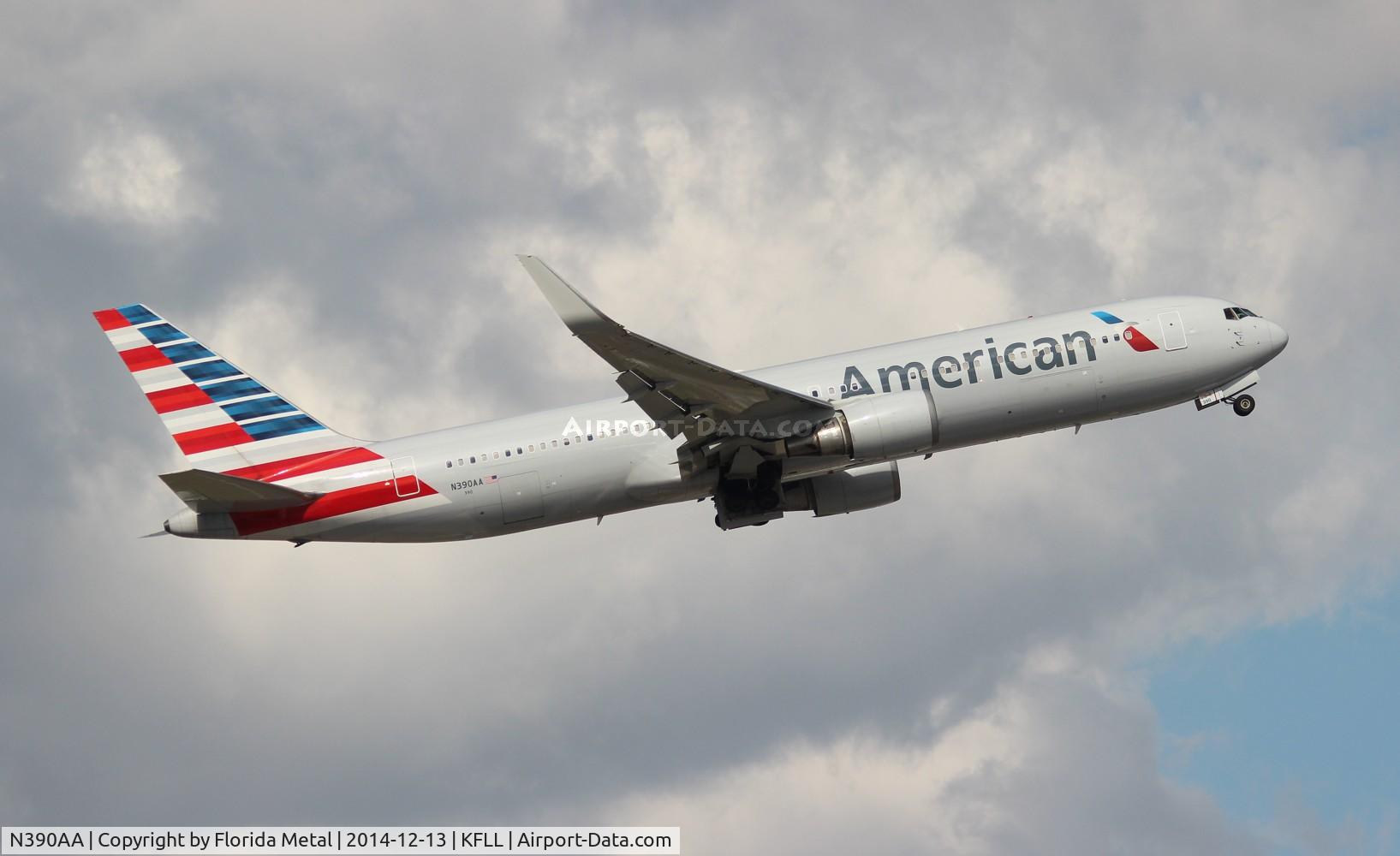 N390AA, 1995 Boeing 767-323 C/N 27450, AAL 763 nc zx FLL-BOS (Miami Dolphins to NE Patriots)