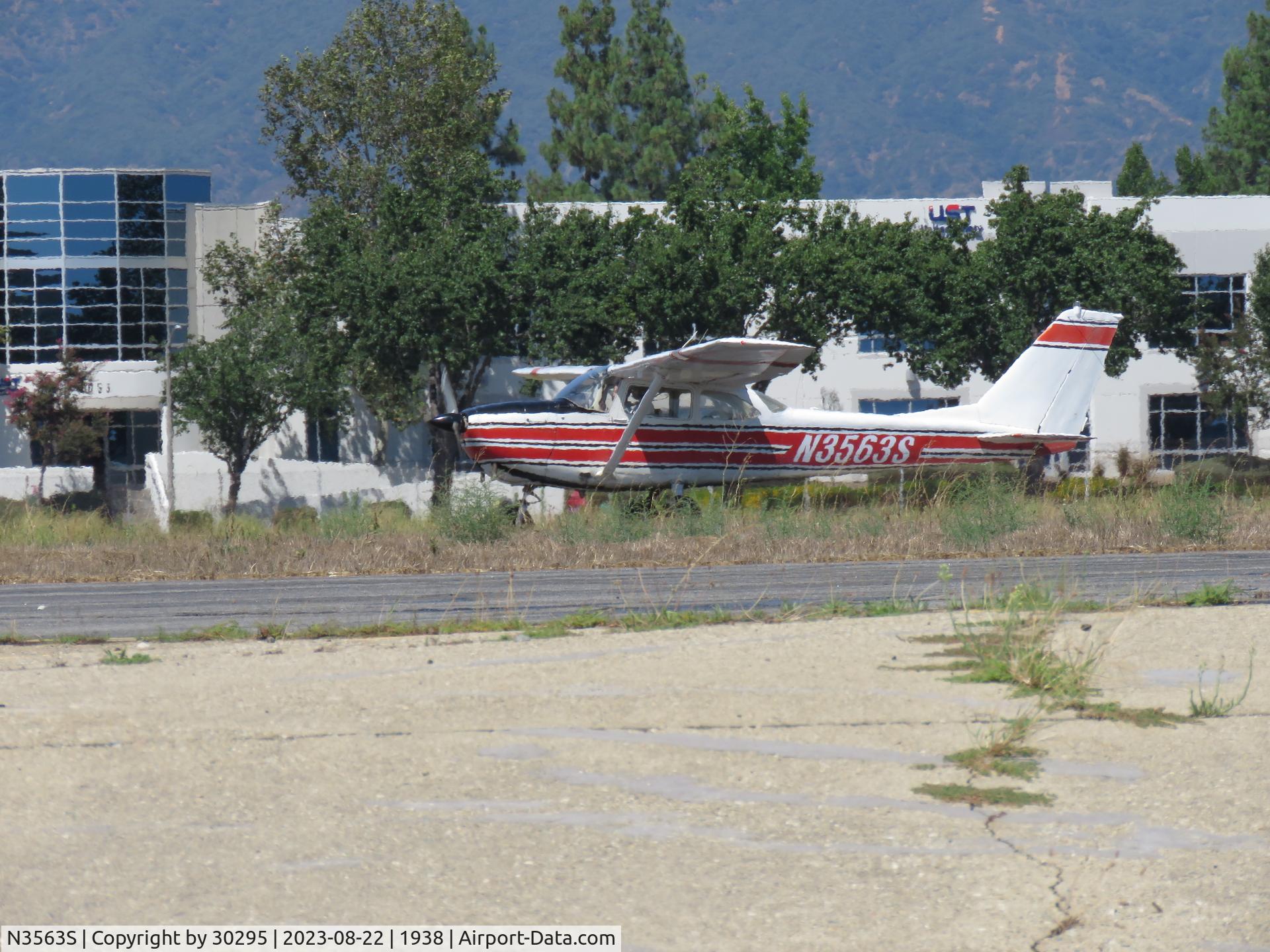 N3563S, 1964 Cessna 172E C/N 17250763, Taking off