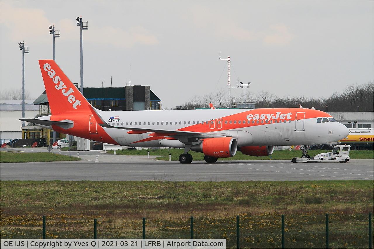 OE-IJS, 2016 Airbus A320-214 C/N 7410, Airbus A320-214, Push back, Brest-Bretagne Airport (LFRB-BES)