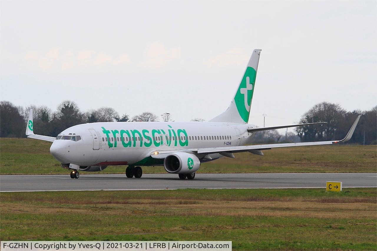 F-GZHN, 1999 Boeing 737-85H C/N 29445, Boeing 737-85H, Taxiing rwy 07R, Brest-Bretagne airport (LFRB-BES)