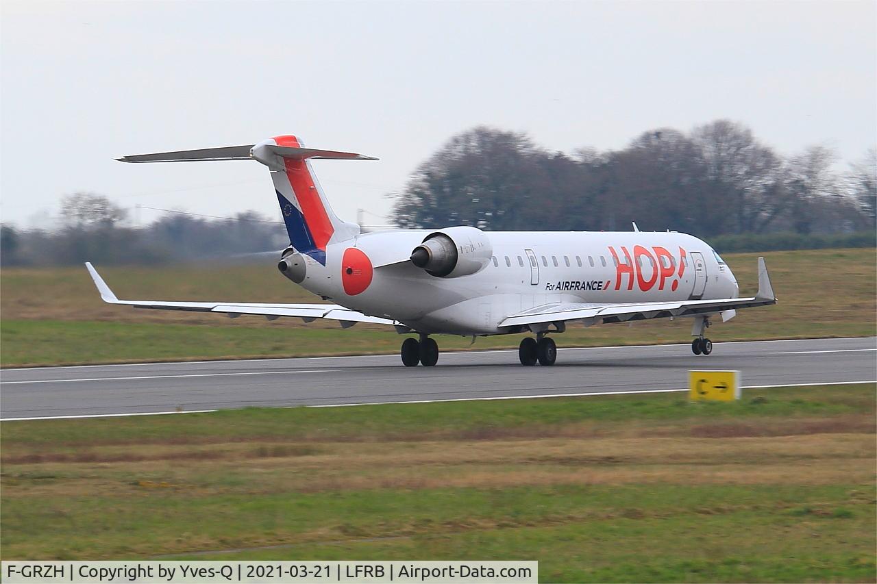 F-GRZH, 2003 Bombardier CRJ-702 (CL-600-2C10) Regional Jet C/N 10089, Bombardier CRJ-702, Take off run rwy 07R, Brest-Bretagne airport (LFRB-BES)