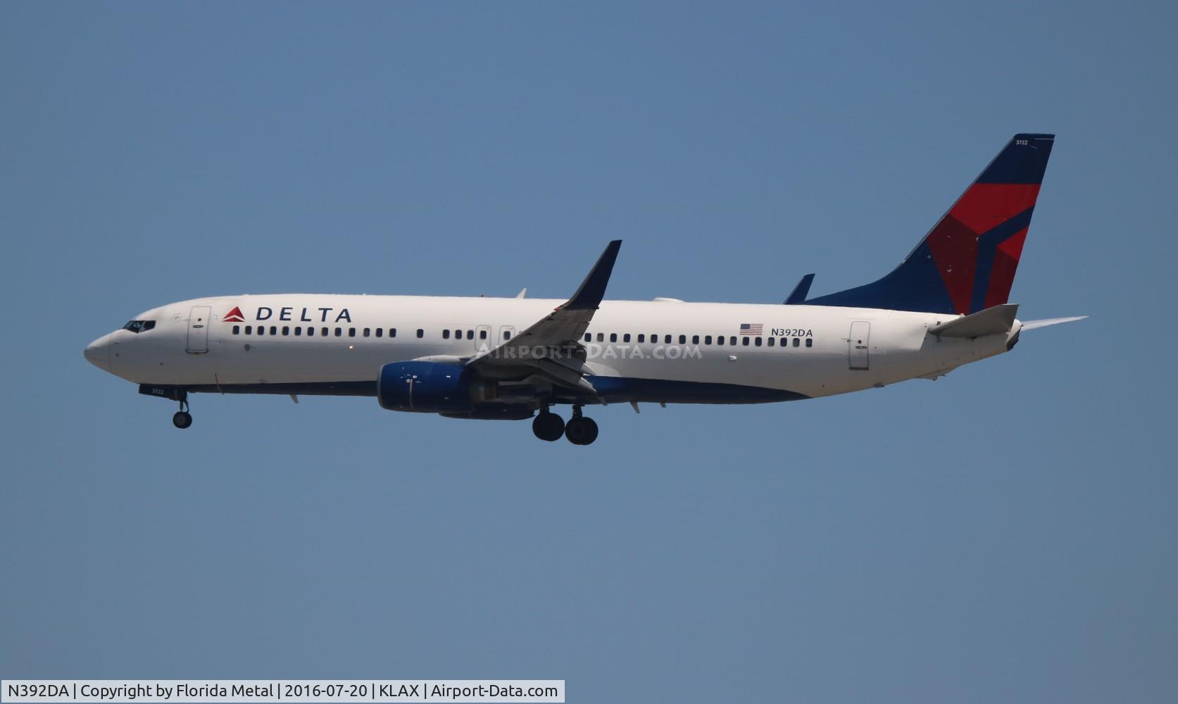 N392DA, 2000 Boeing 737-832 C/N 30561, DAL 738 zx in from SFO