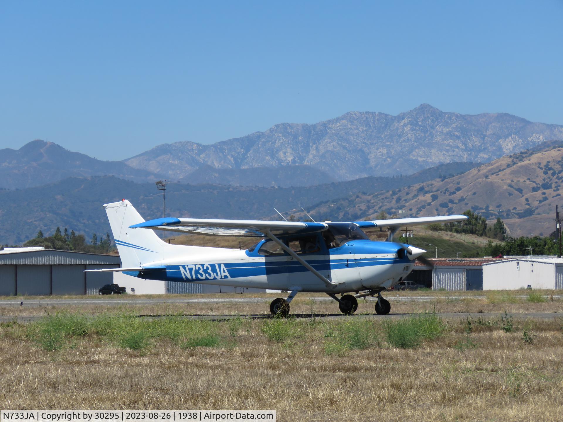 N733JA, 1976 Cessna 172N C/N 17268320, Going east on taxiway