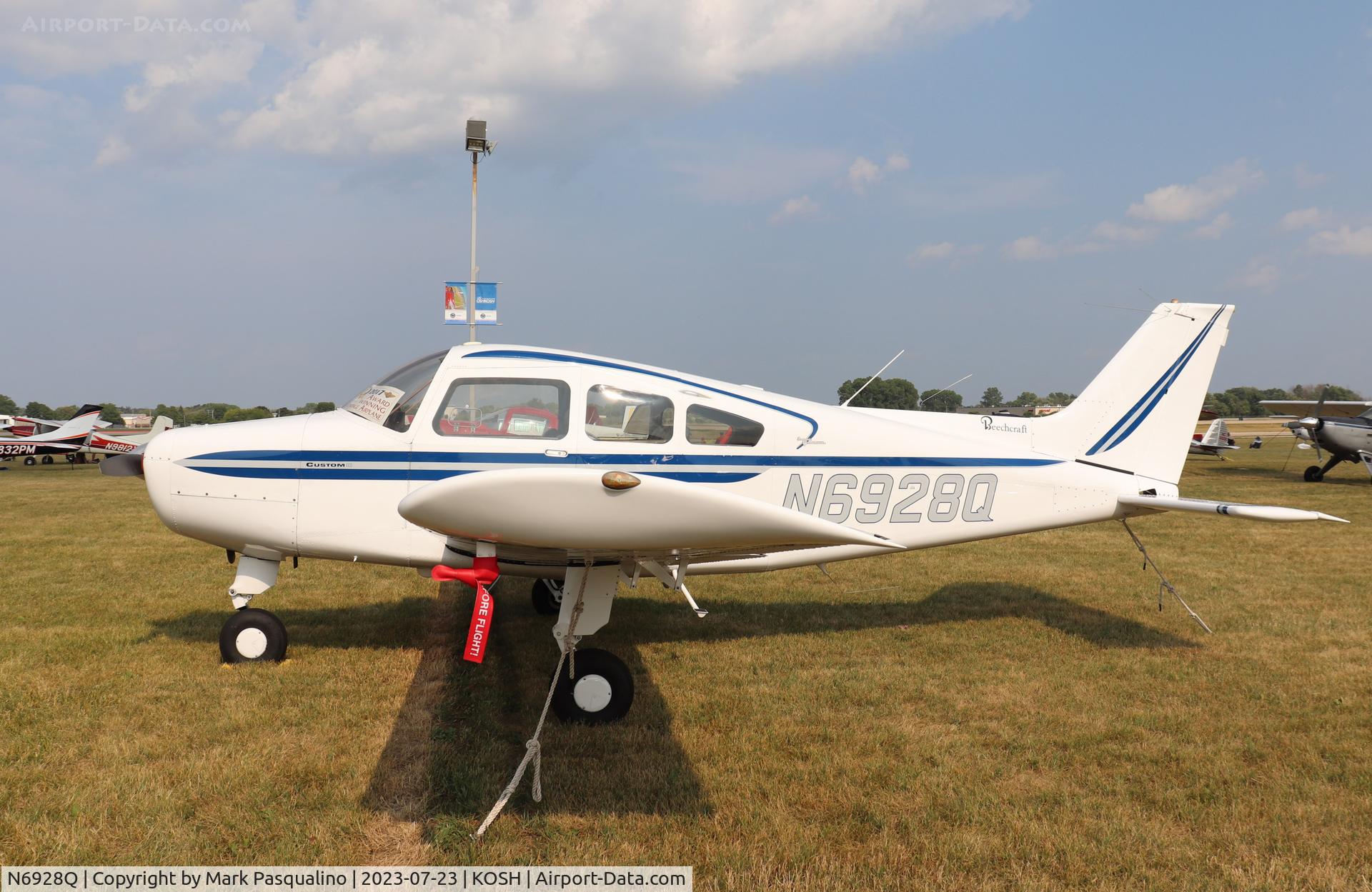 N6928Q, 1967 Beech A23A C/N M-1070, Beech A23A