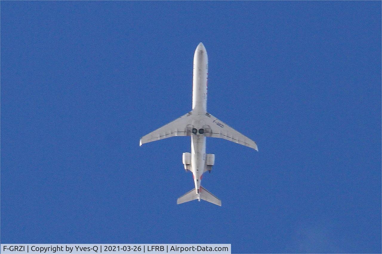 F-GRZI, Canadair CRJ-702 (CL-600-2C10) Regional Jet C/N 10093, Canadair Regional Jet CRJ-702, Flight over Brest-Bretagne Airport (LFRB-BES)