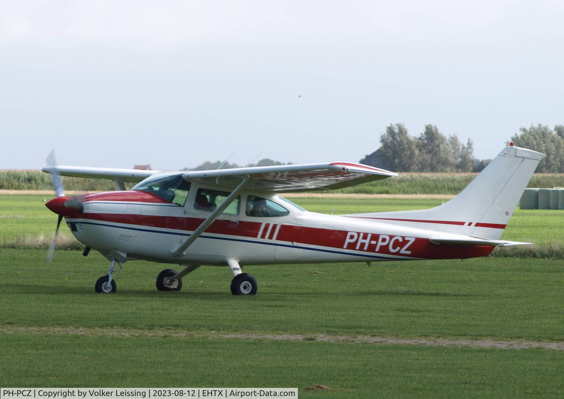 PH-PCZ, 1976 Cessna 182P Skylane C/N 182-64300, taxi to parking