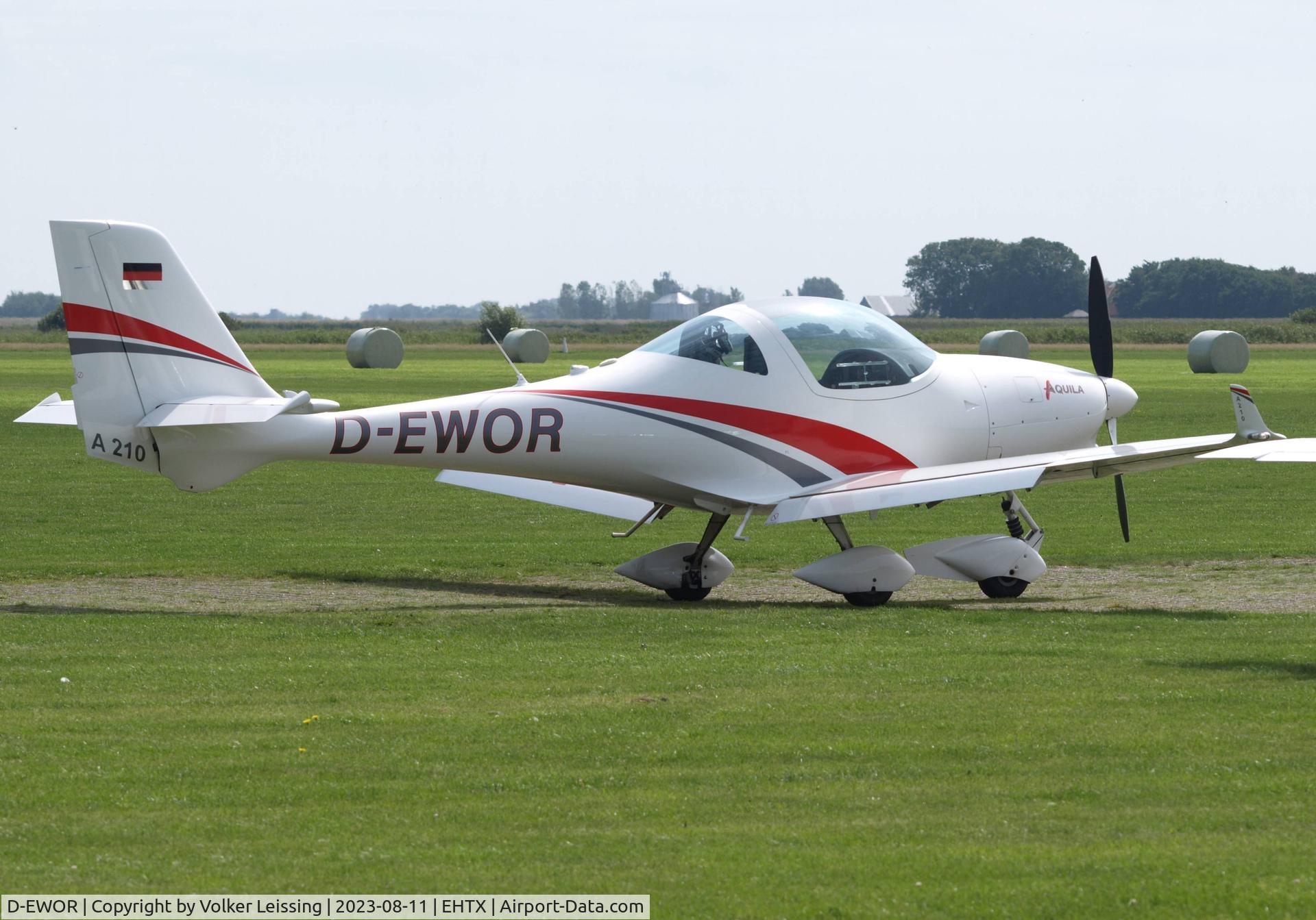 D-EWOR, 2011 Aquila A210 (AT01) C/N AT01-226, parking