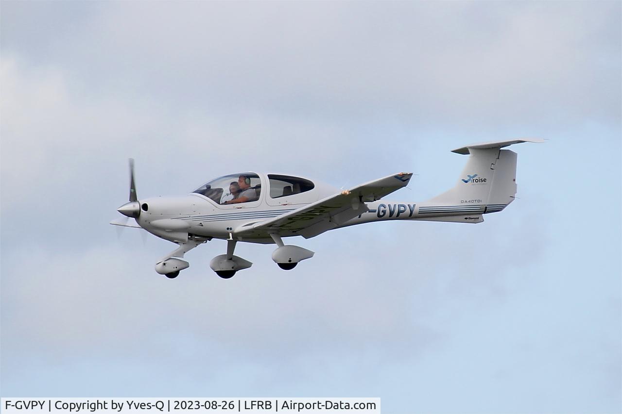 F-GVPY, 2007 Diamond DA-40 TDI Diamond Star C/N D4.292, Diamond DA-40 TDI Diamond Star, On final rwy 25L, Brest-Bretagne Airport (LFRB-BES)