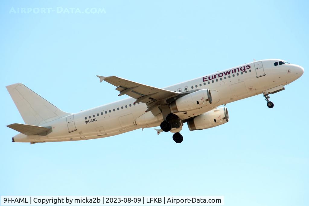 9H-AML, 2005 Airbus A320-232 C/N 2594, Take off