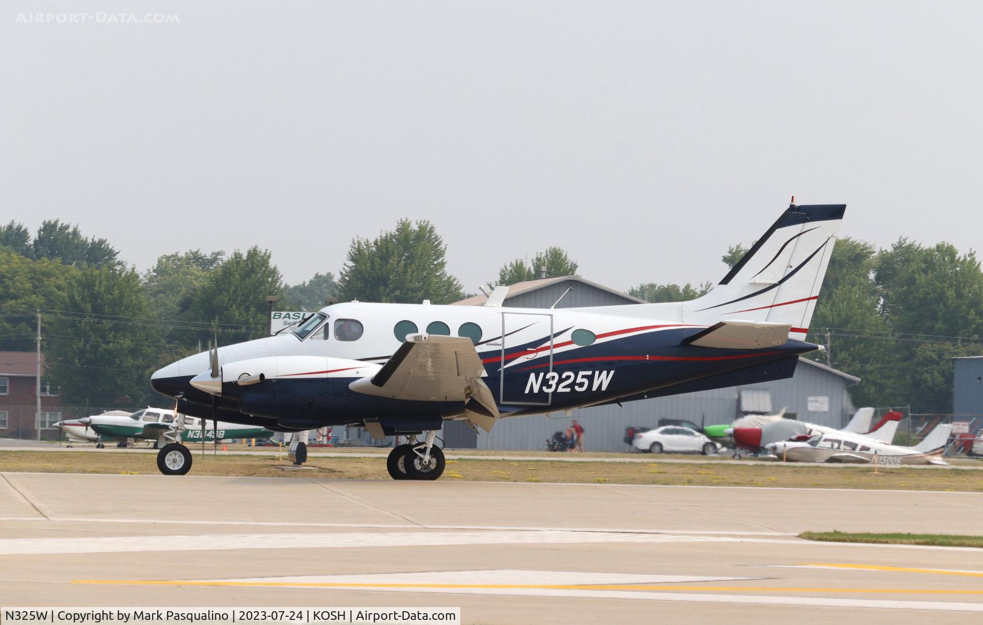 N325W, 1978 Beech E90 C/N LW268, Beech E90