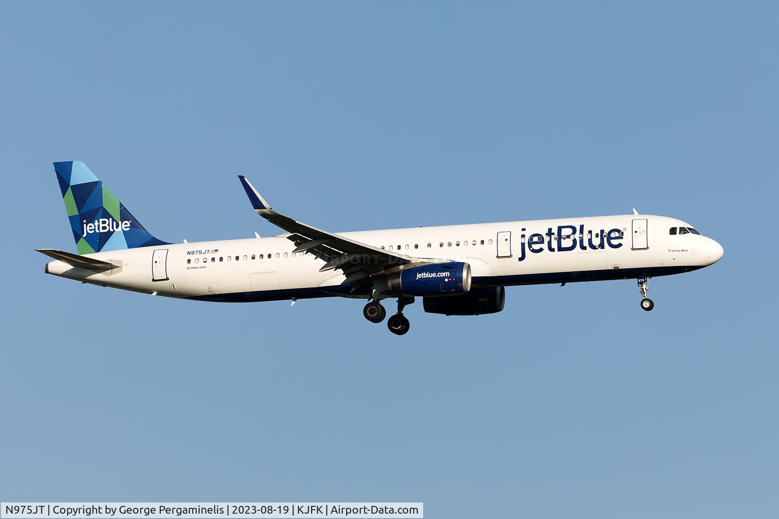N975JT, 2017 Airbus A321-231 C/N 7520, Final 22L at JFK.