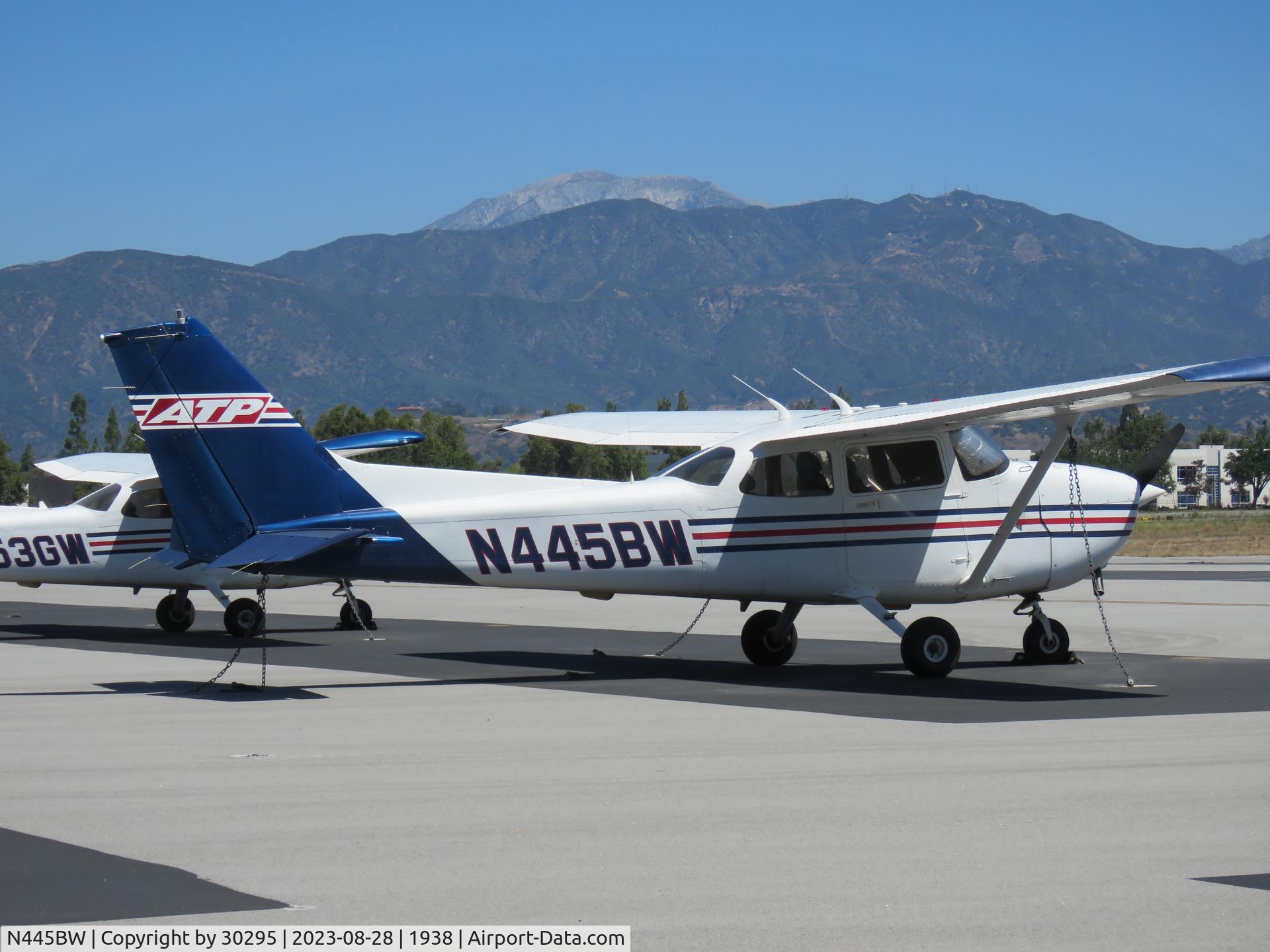 N445BW, 1998 Cessna 172R Skyhawk C/N 172-80662, Parked