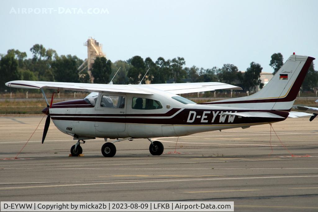 D-EYWW, Cessna T210L Turbo Centurion Turbo Centurion C/N 210-59685, Parked
